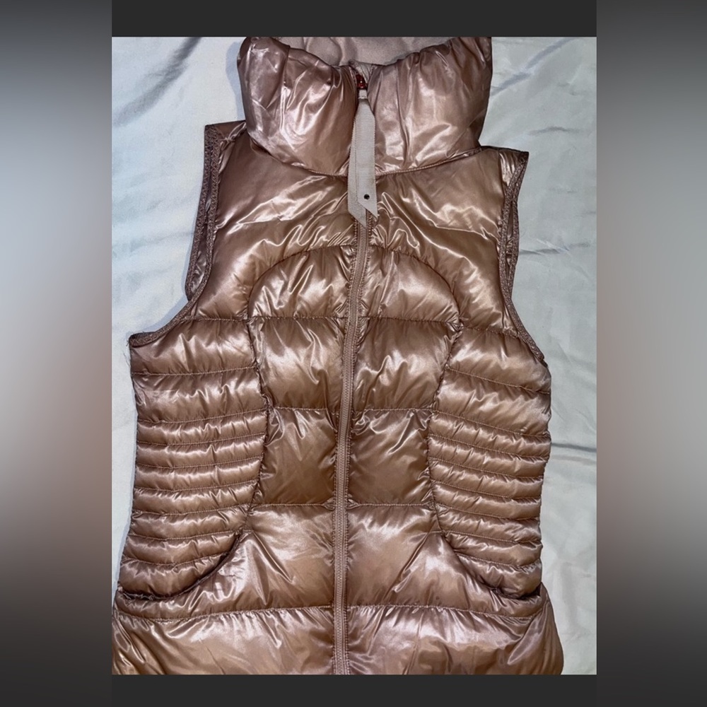 LuLulemon Super Cute Champagne color Vest size 8.